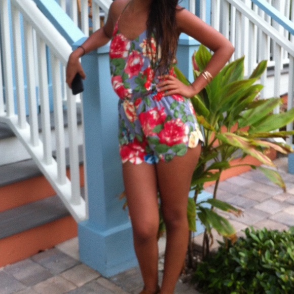 Cotton candy size small. Floral romper True To Size No Stretch - Picture 2 of 5